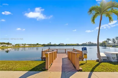 2223 Park Lane Hollywood FL 33021