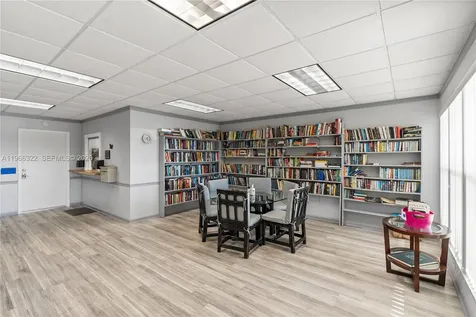 2223 Park Lane Hollywood FL 33021