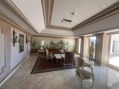6039 Collins Avenue Miami Beach FL 33140