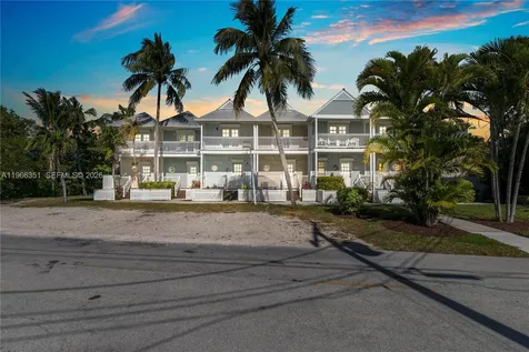 5101 Sunset Village Drive Duck FL 33050