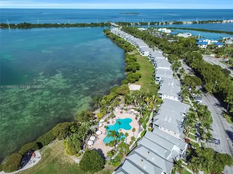 5101 Sunset Village Drive Duck FL 33050