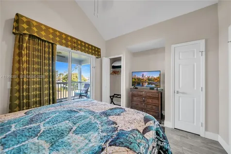 5101 Sunset Village Drive Duck FL 33050