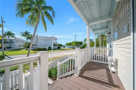5101 Sunset Village Drive Duck FL 33050