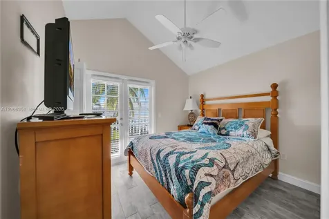 5101 Sunset Village Drive Duck FL 33050