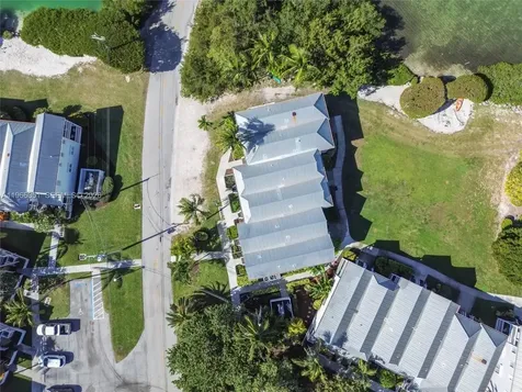 5101 Sunset Village Drive Duck FL 33050