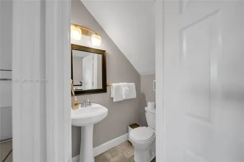 5101 Sunset Village Drive Duck FL 33050