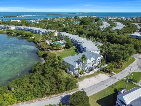 5101 Sunset Village Drive Duck FL 33050