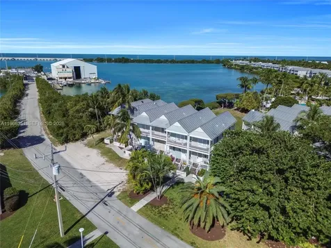 5101 Sunset Village Drive Duck FL 33050