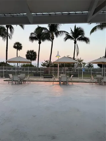 2899 Collins Avenue Miami Beach FL 33140