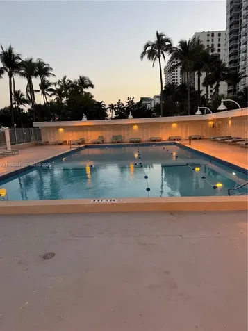 2899 Collins Avenue Miami Beach FL 33140