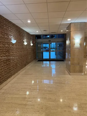 2899 Collins Avenue Miami Beach FL 33140
