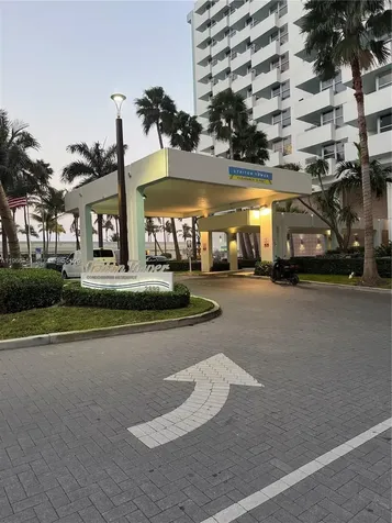 2899 Collins Avenue Miami Beach FL 33140