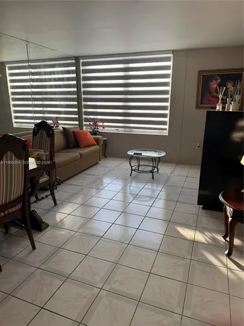 2899 Collins Avenue Miami Beach FL 33140