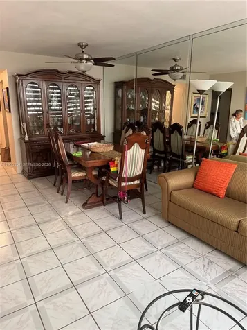 2899 Collins Avenue Miami Beach FL 33140
