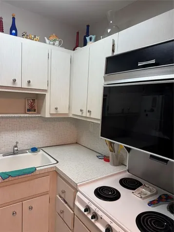2899 Collins Avenue Miami Beach FL 33140