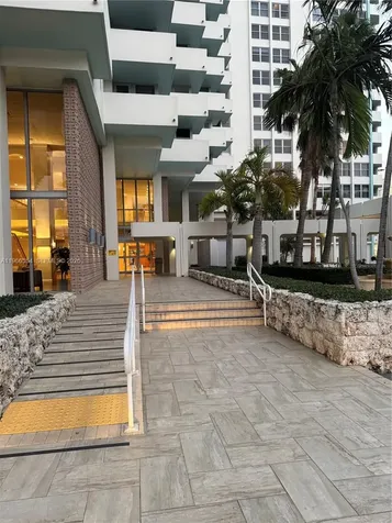 2899 Collins Avenue Miami Beach FL 33140