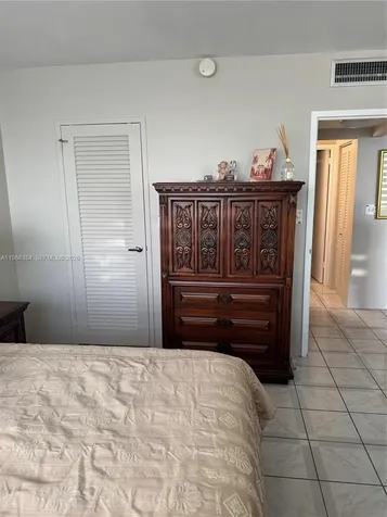 2899 Collins Avenue Miami Beach FL 33140