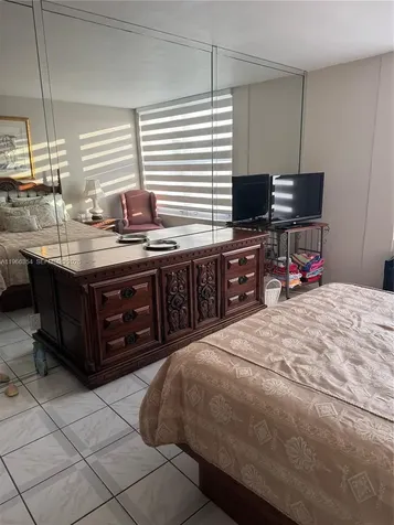 2899 Collins Avenue Miami Beach FL 33140