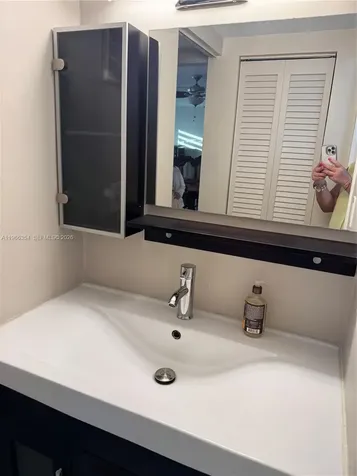 2899 Collins Avenue Miami Beach FL 33140