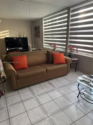 2899 Collins Avenue Miami Beach FL 33140
