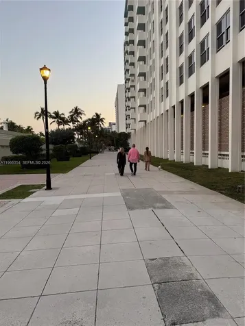 2899 Collins Avenue Miami Beach FL 33140