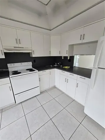 851 NE 14th Avenue Hallandale Beach FL 33009