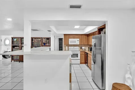 9524 Byron Avenue Surfside FL 33154