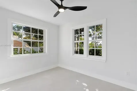 560 NE 110th Terrace Miami FL 33161
