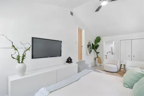 560 NE 110th Terrace Miami FL 33161