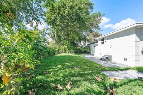 560 NE 110th Terrace Miami FL 33161