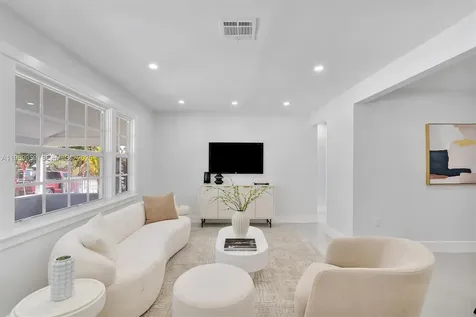 560 NE 110th Terrace Miami FL 33161