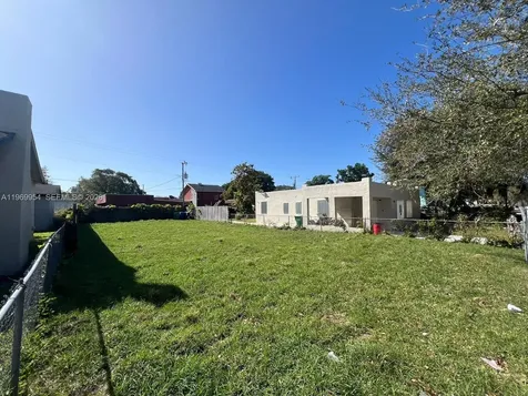 1762 NW 44th Street Miami FL 33142