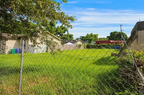 1762 NW 44th Street Miami FL 33142