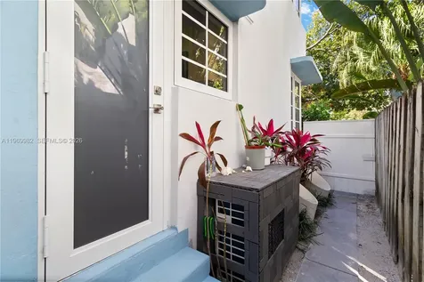 1009 Meridian Avenue Miami Beach FL 33139