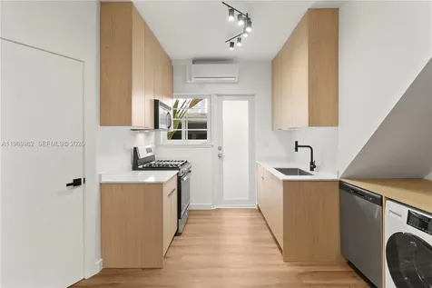 1009 Meridian Avenue Miami Beach FL 33139