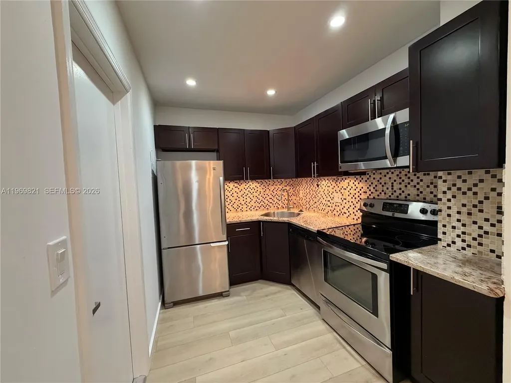 2426 SE 17th Causeway Fort Lauderdale FL 33316