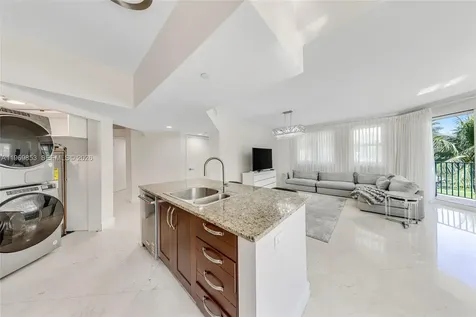 20000 E Country Club Drive Aventura FL 33180