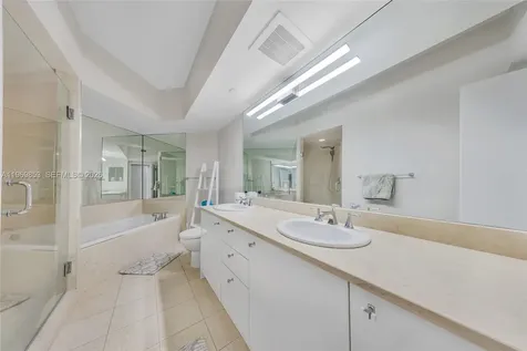 20000 E Country Club Drive Aventura FL 33180