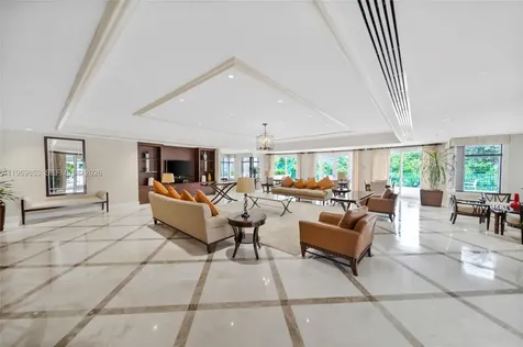 20000 E Country Club Drive Aventura FL 33180