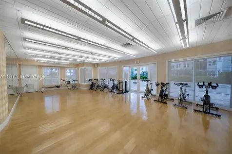 20000 E Country Club Drive Aventura FL 33180
