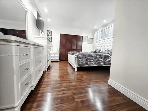 300 NW 77th Way Pembroke Pines FL 33024