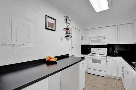 2501 S Ocean Drive Hollywood FL 33019