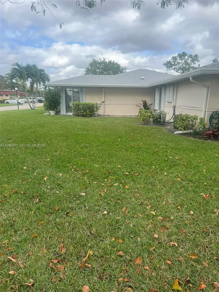 176 Cape Cod Circle Lake Worth FL 33467