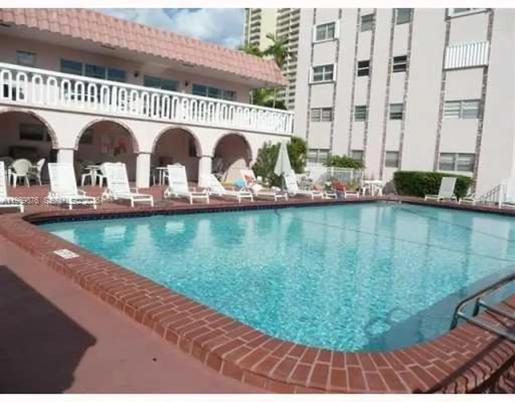 3181 S Ocean Drive Hallandale Beach FL 33009
