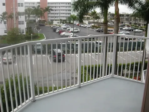 3181 S Ocean Drive Hallandale Beach FL 33009
