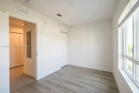 2535 NE 193rd Street Miami FL 33180