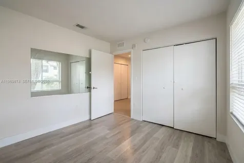 2535 NE 193rd Street Miami FL 33180