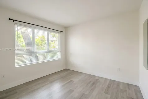 2535 NE 193rd Street Miami FL 33180