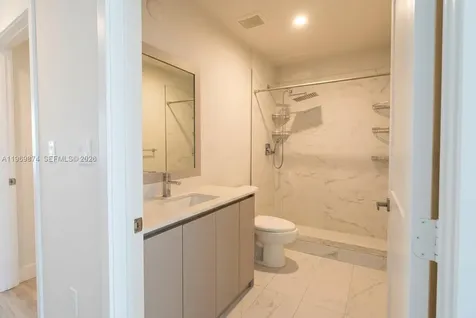 2535 NE 193rd Street Miami FL 33180