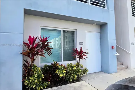 2535 NE 193rd Street Miami FL 33180